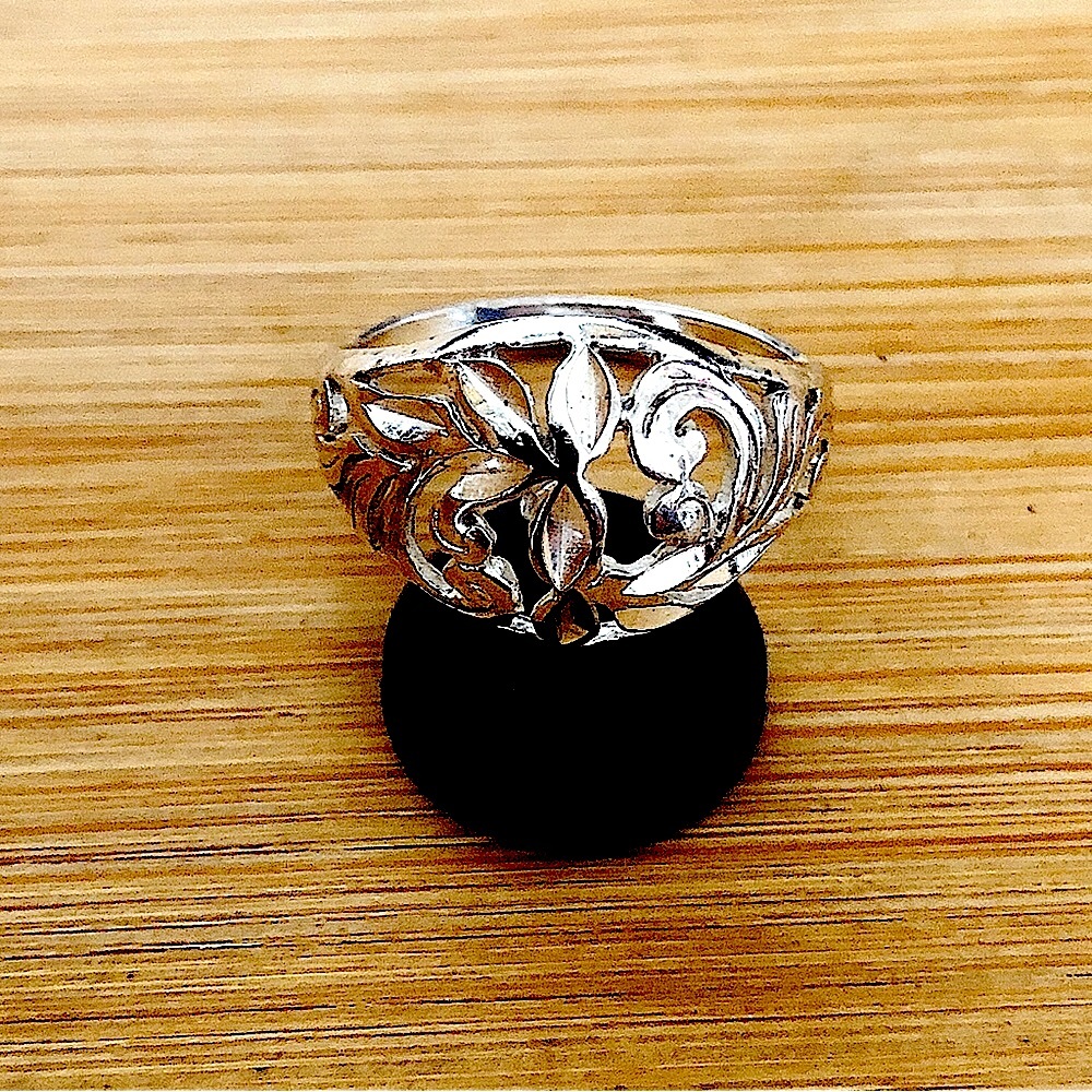 $21  Sterling Silver Estate Ring  Size 7  Marked 925